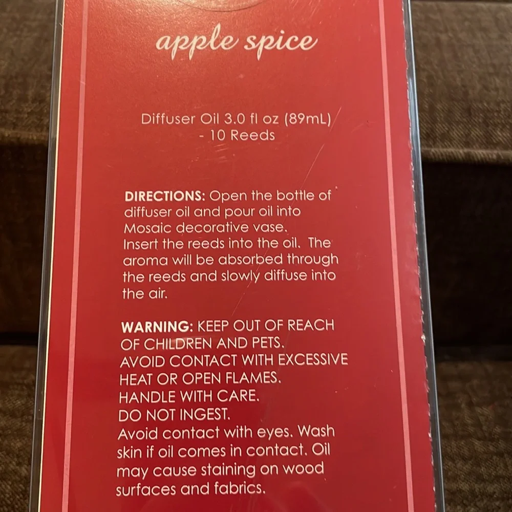 Set of Two Oil Diffusers with Oil - Picture 9 of 11